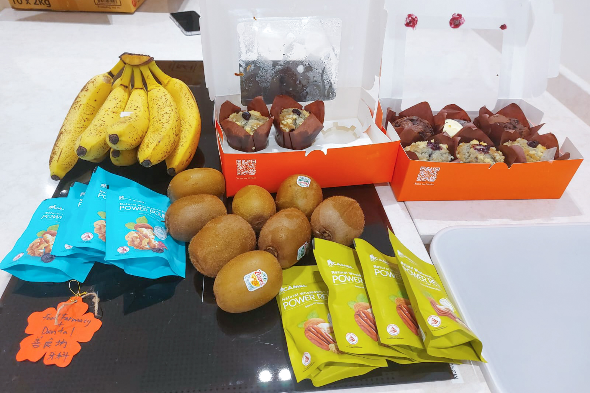 为了促进职工之间的交流和联谊，PPT小组推动在所有志业体定期举办加油日(Hump Day)，图为提供给职工的加油日点心。照片提供/ PPT小组