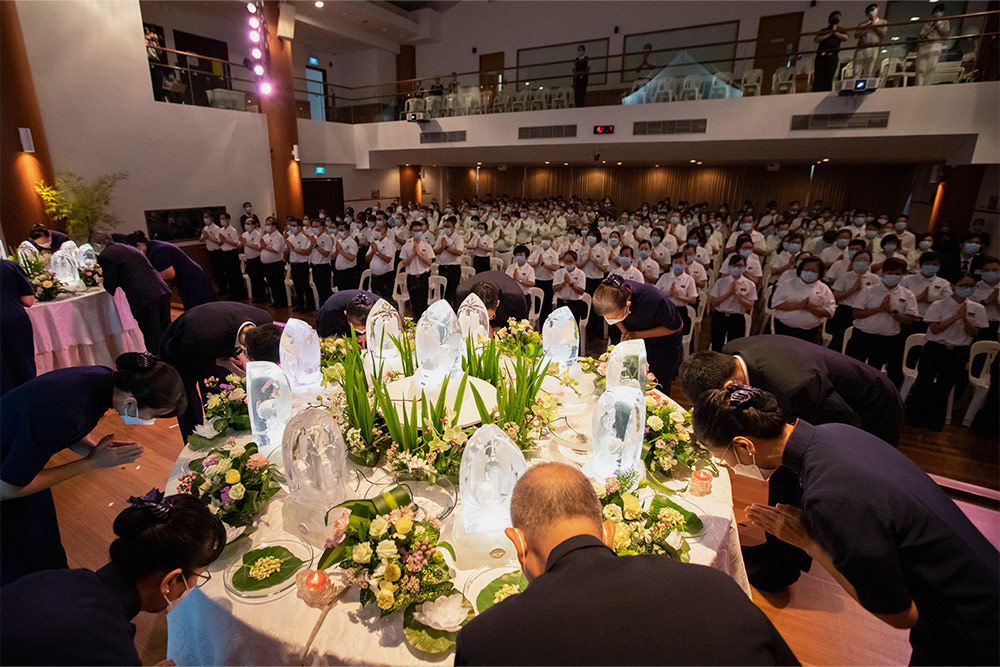 阔别两年 狮城静思堂千人浴佛